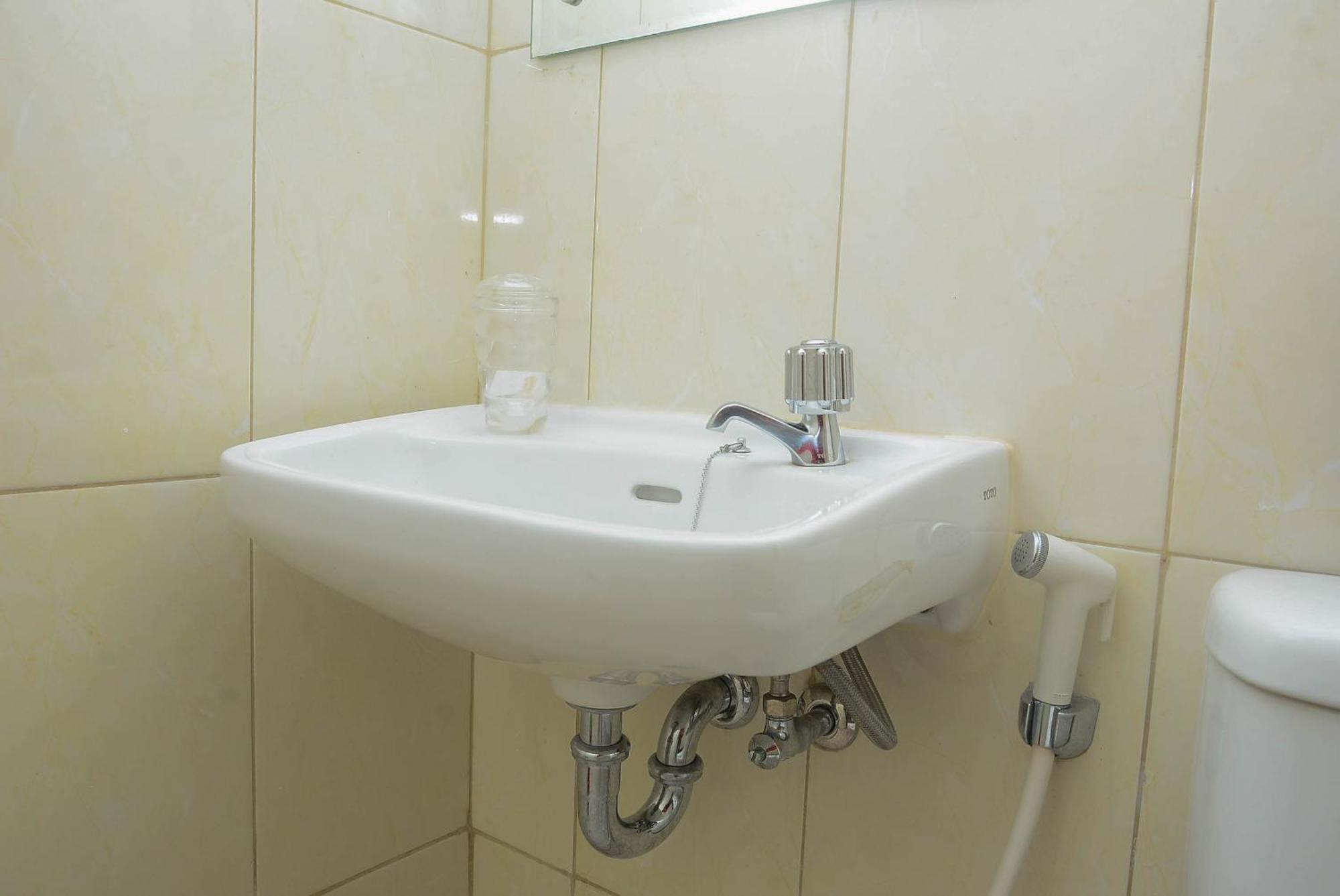 Modern 2br Springlake Summarecon By Travelio
